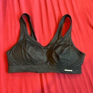 Fitted sports bra